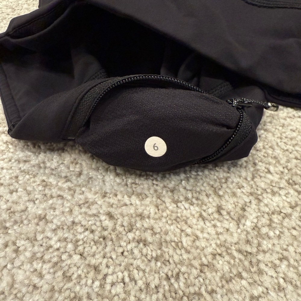 Black Ruched Lululemon Crop - Picture 5 of 5